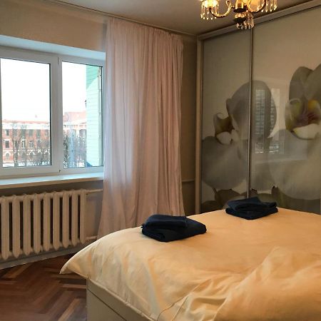 Sunny Apartment Overlooking The Royal Village Kyiv Exterior photo