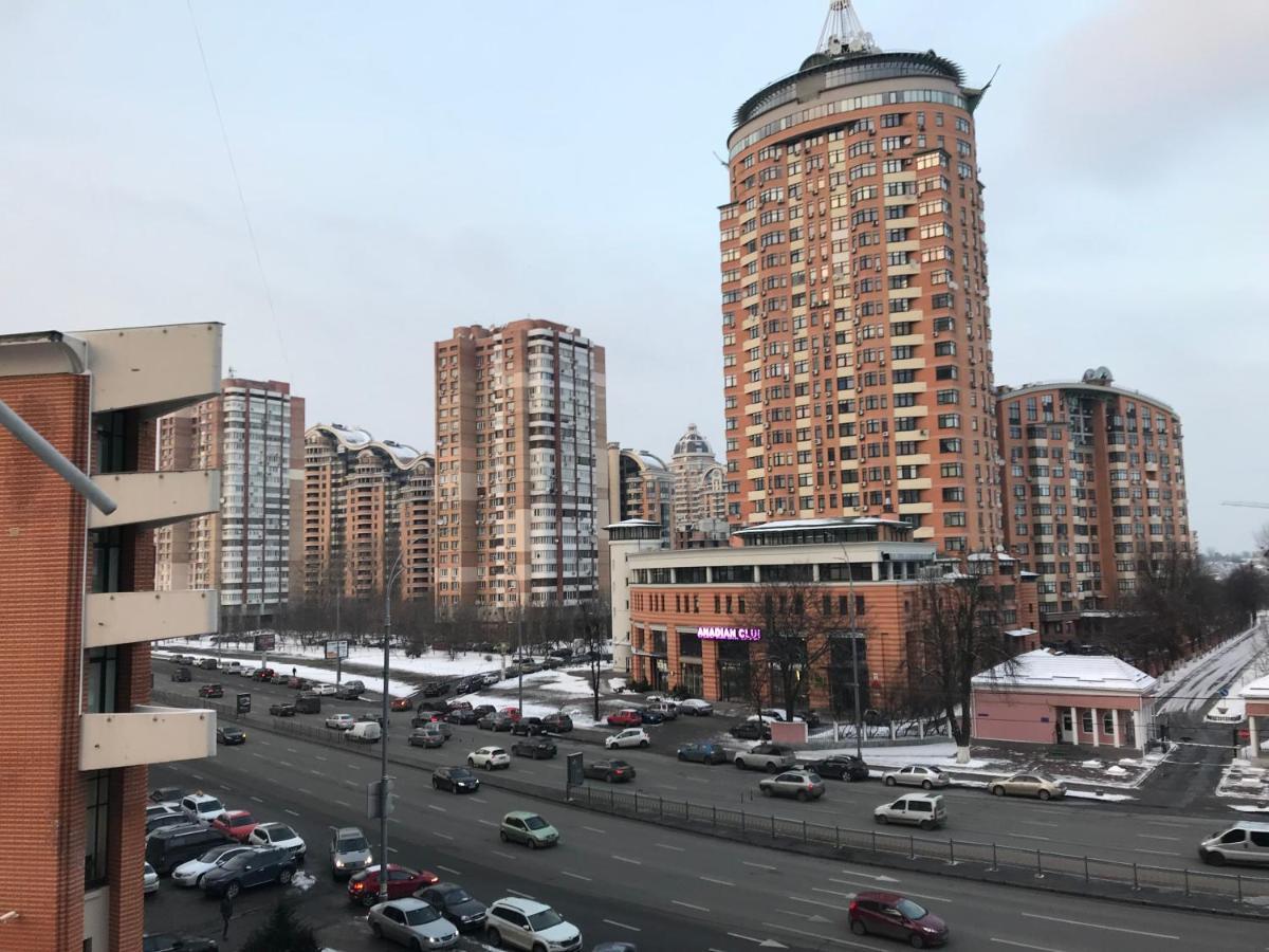 Sunny Apartment Overlooking The Royal Village Kyiv Exterior photo